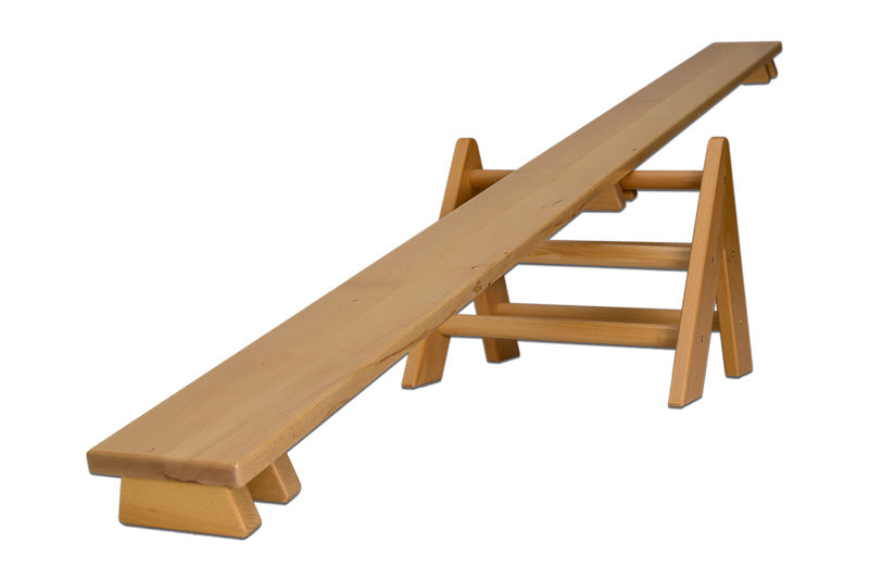 Vingrošanas un līdzsvara sols ar atbalsta trepi