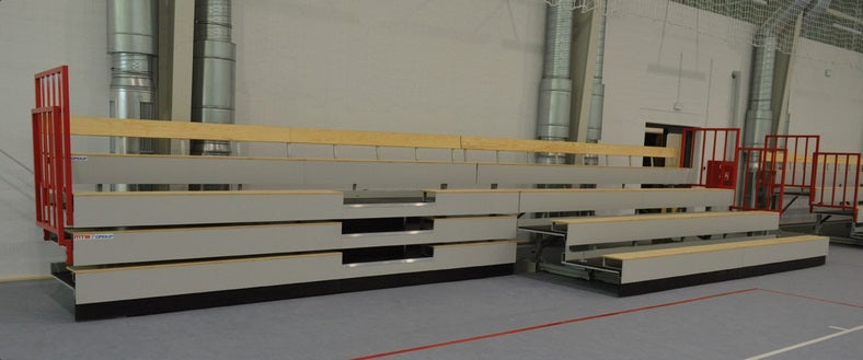 Teleskopiskās tribīnes ar koka soliem