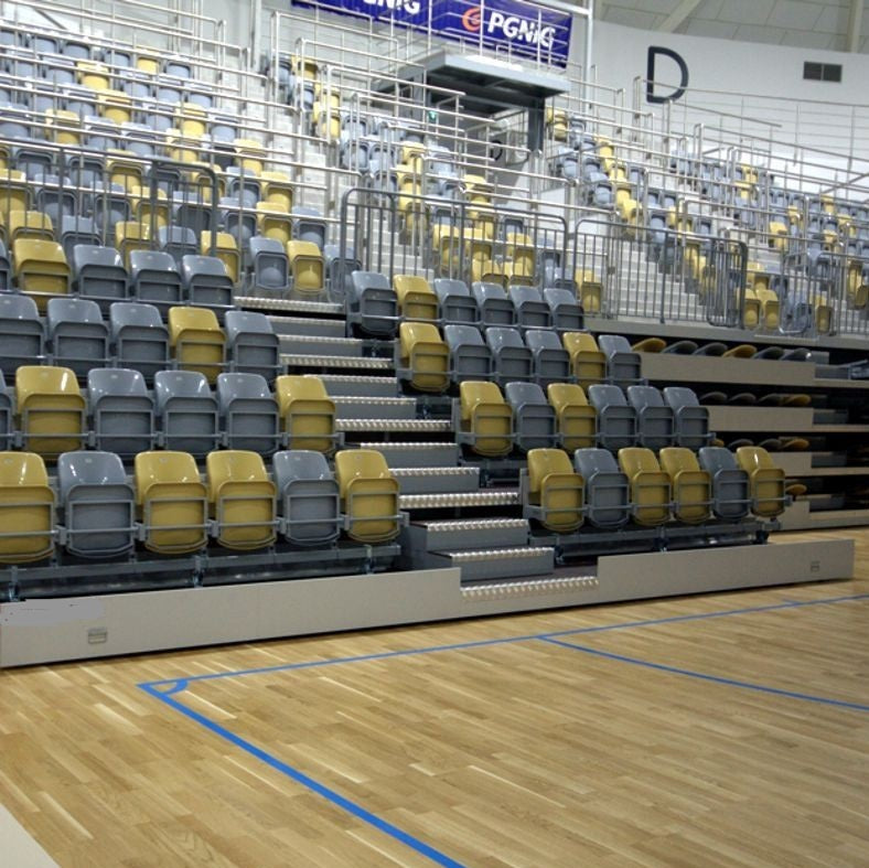 Teleskopiskās tribīnes ar nolokāmiem plastmasas sēdekļiem