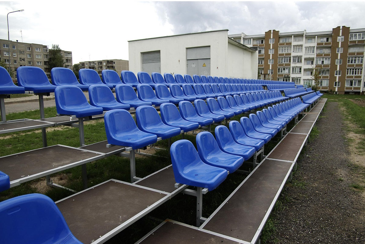 skatītāju tribīnes