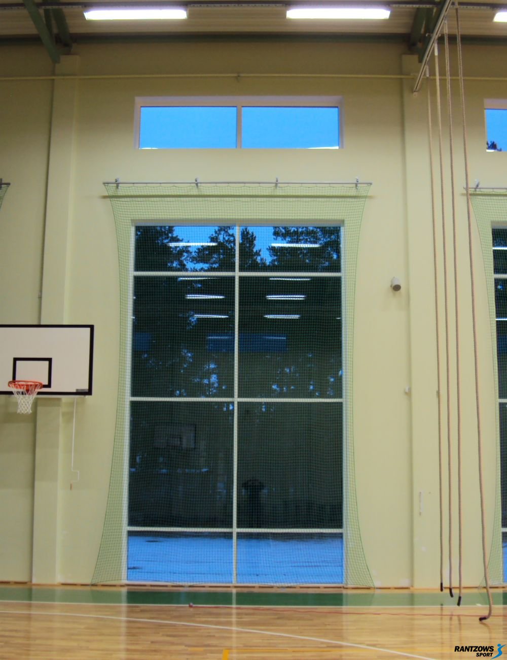 Aizsargtīkli sporta zāles logiem