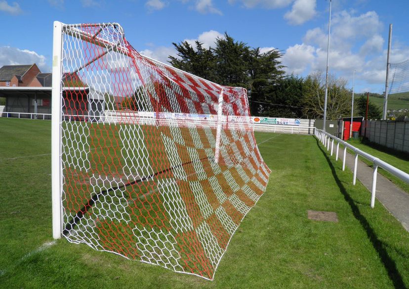 Huck futbola vārtu tīkls 7.32 x 2.44 m divkrāsu