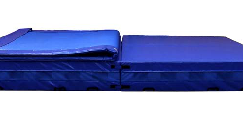 Pārvalks augstlēkšanas paklāja aizsardzībai pret naglu apaviem