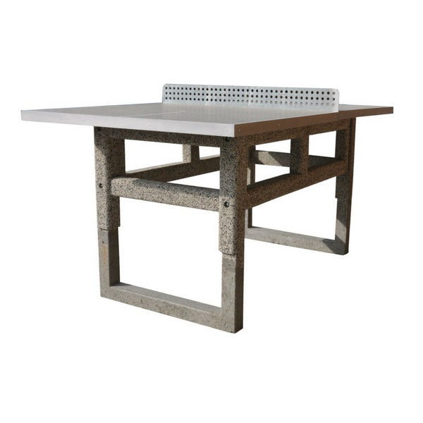 Betona tenisa galds ierokams zemē