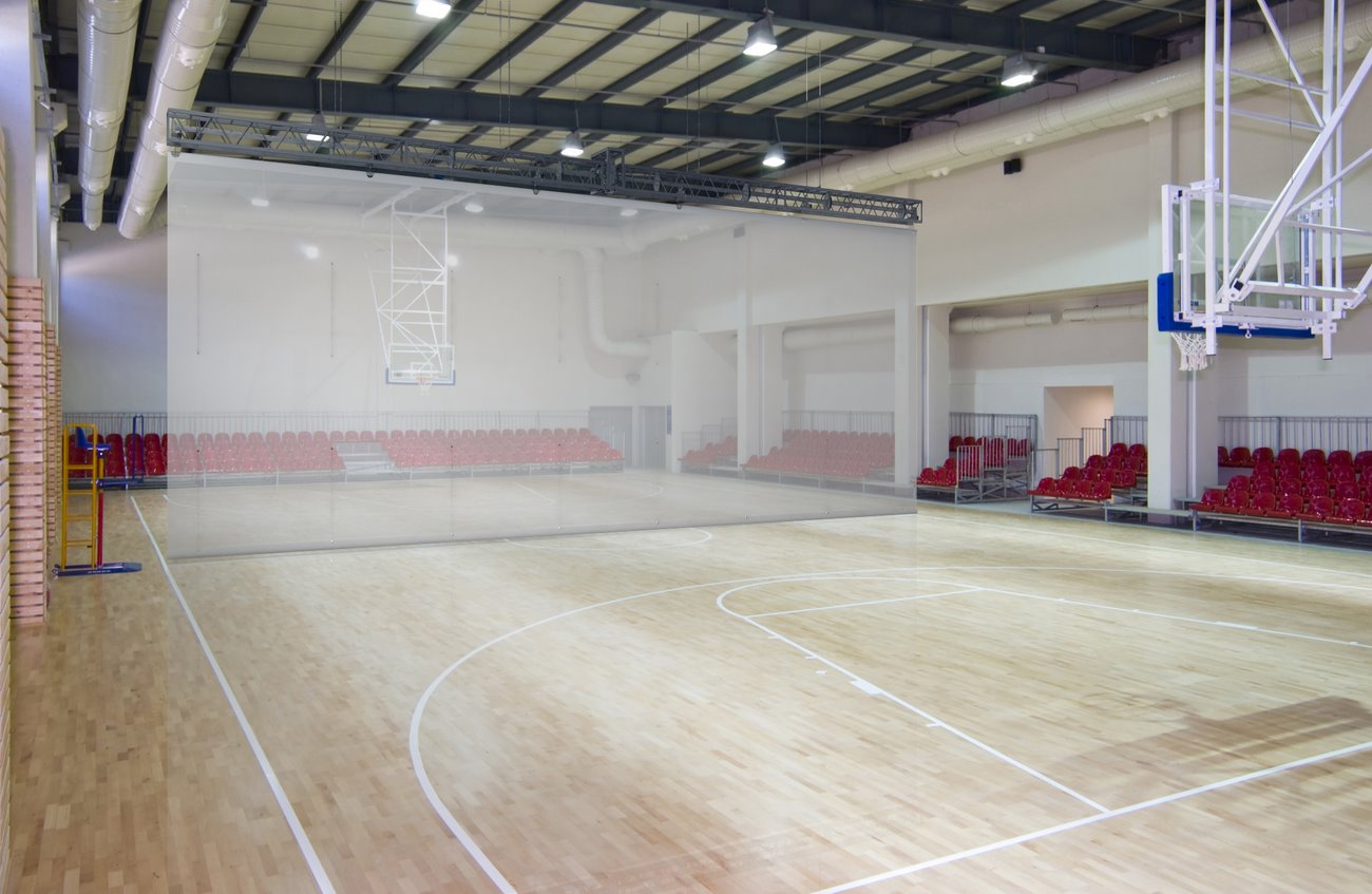 Sporta zāli sadalošs tīkls, paceļams ar elektromotoru