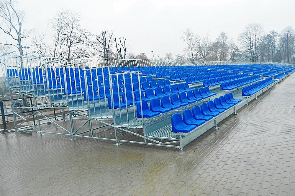 stacionāras tribīnes