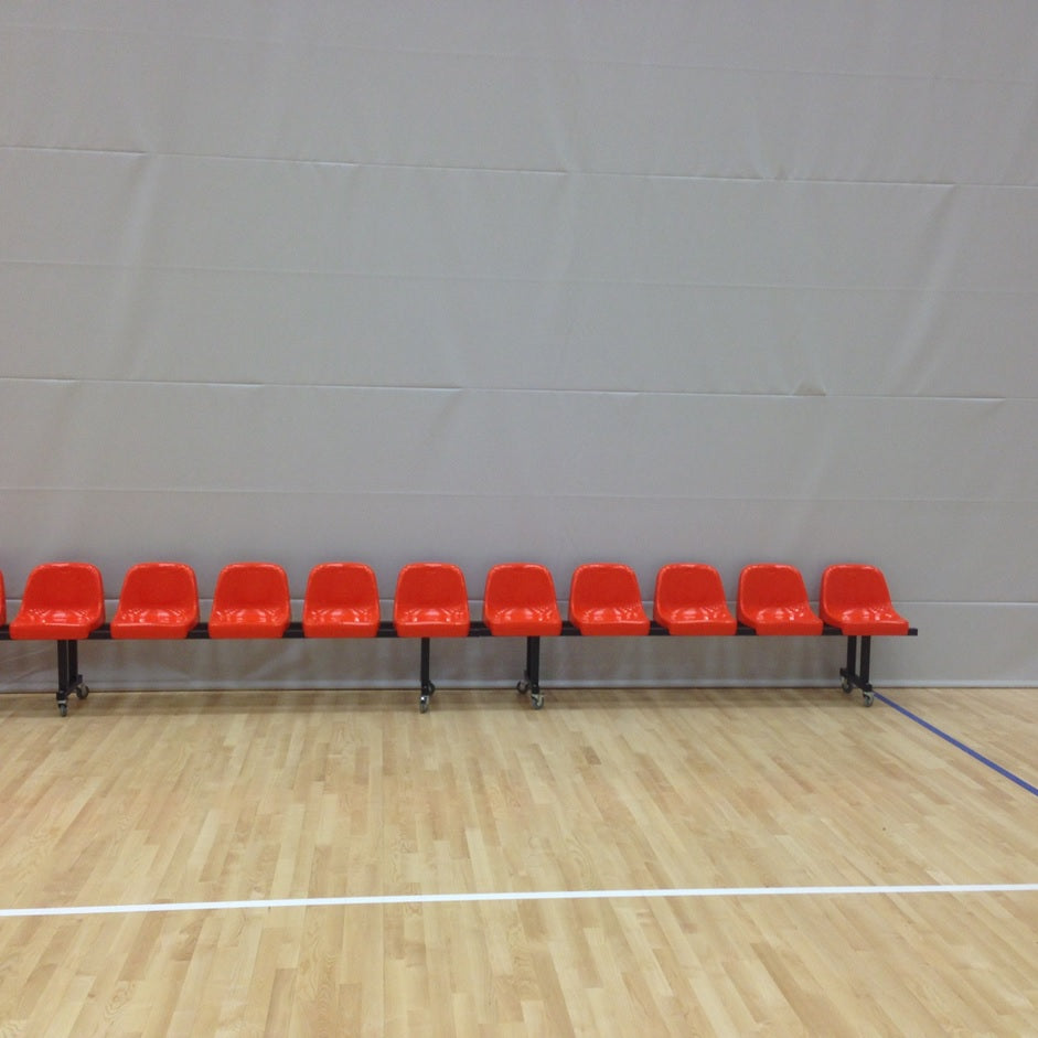 komandas spēlētāju sols uz riteņiem