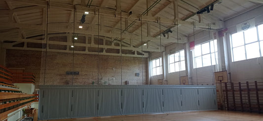 Sporta zāli sadalošais aizkars