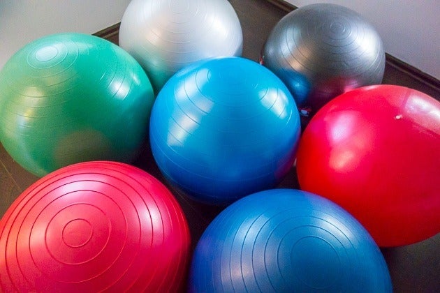 Fitnesa bumbas krāsainas