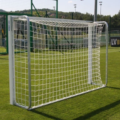 Futbola vārti 2.4 x 1.6 m. Vārtu dziļums: 50/50 cm