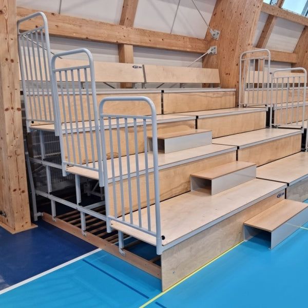 Tribīne - vingrošanas sieniņa.