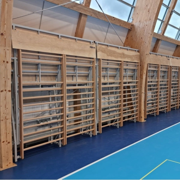 Tribīne - vingrošanas sieniņa.