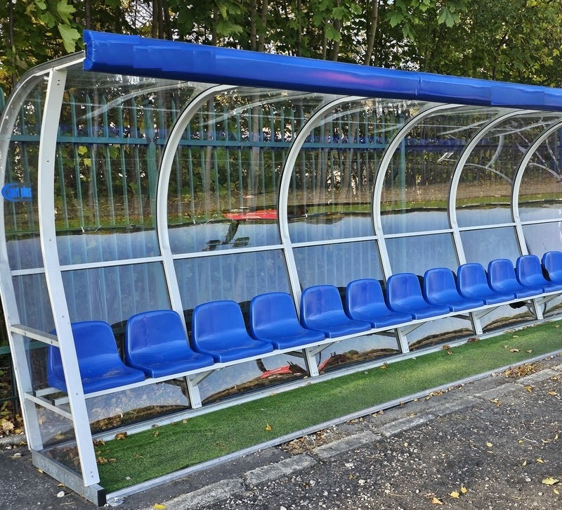 Rezerves spēlētāju nojumes futbola stadionam