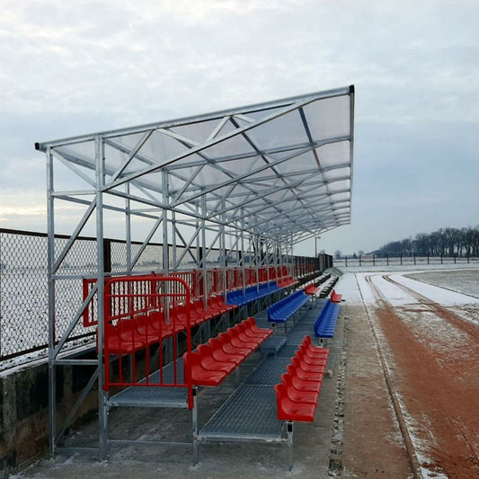 Skatitāju tribīnes ar jumta konstrukciju