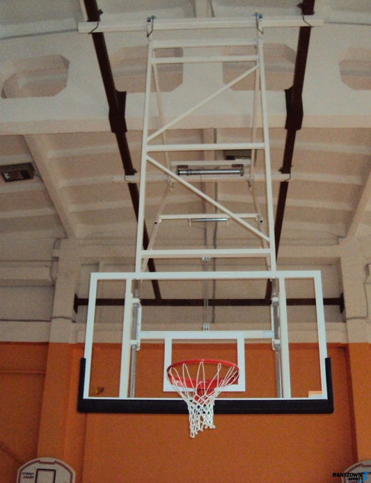 Basketbola grozu kontstrukcijas pie griestiem